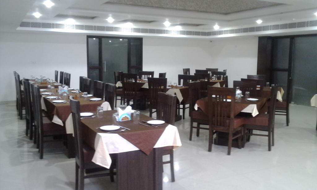 Dazzling East Gate Hotel Agra  Exterior photo