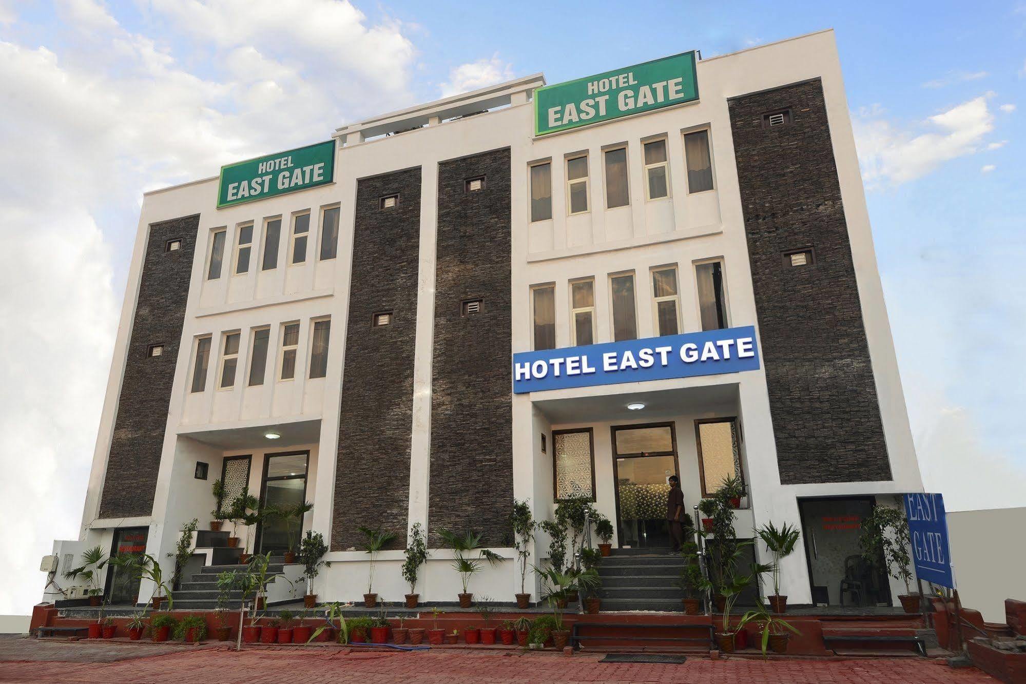 Dazzling East Gate Hotel Agra  Exterior photo