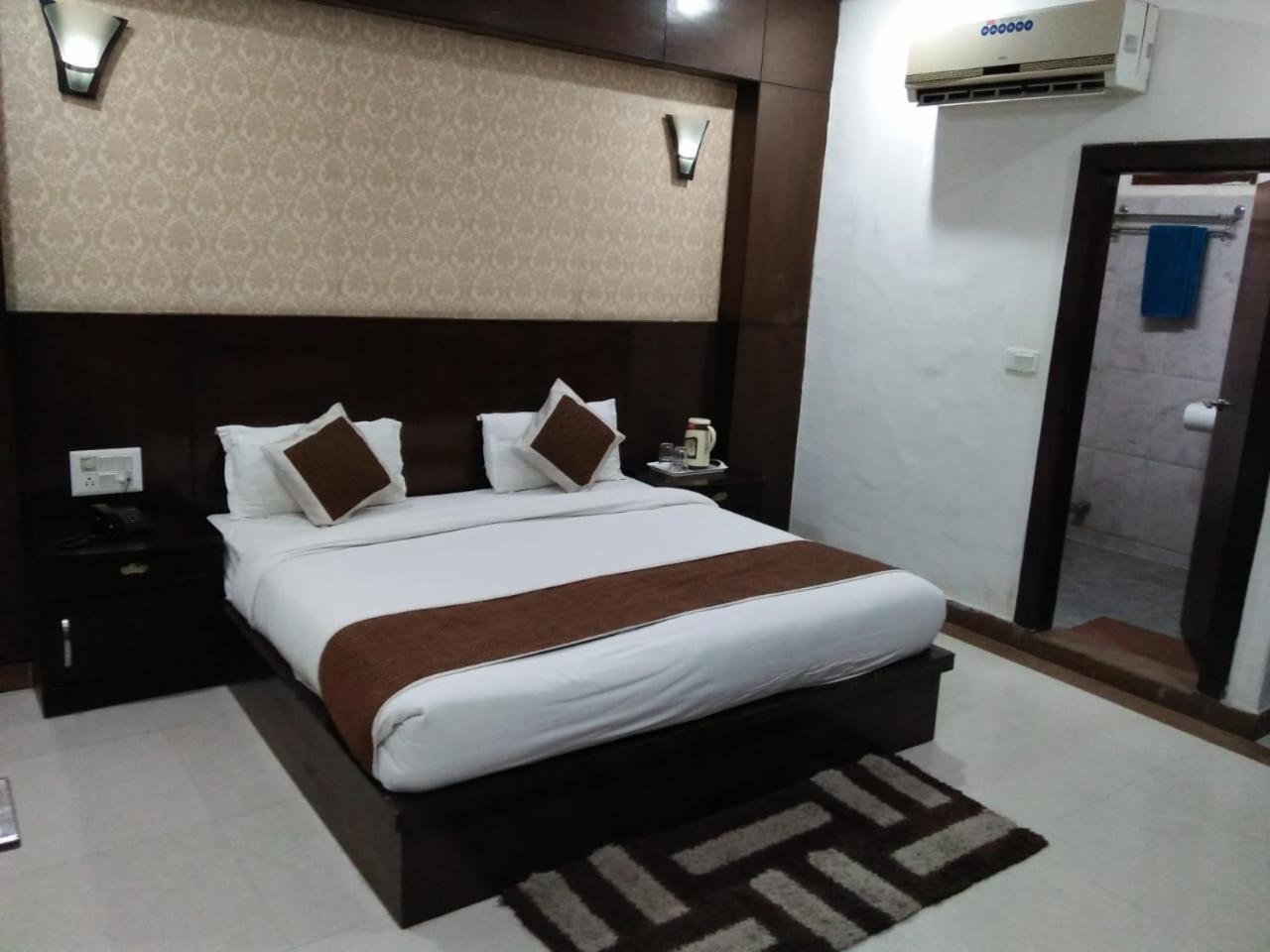 Dazzling East Gate Hotel Agra  Exterior photo