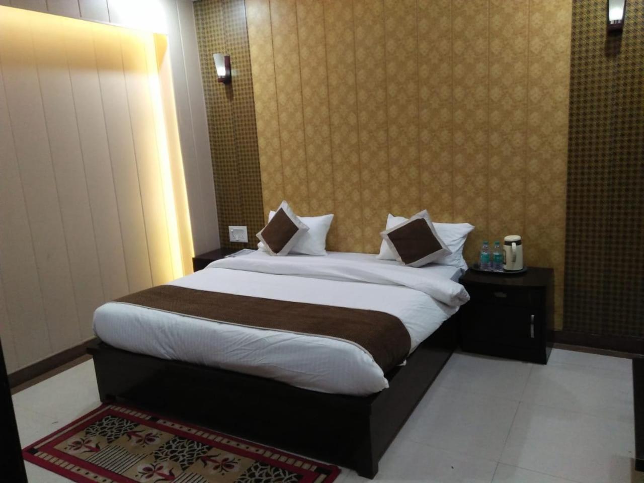 Dazzling East Gate Hotel Agra  Exterior photo